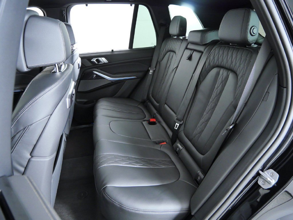 New 2026 Black Sapphire Metallic BMW xDrive50e image 29