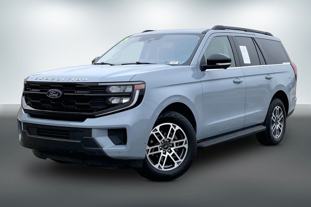 Used 2025 Ford Expedition Active with VIN 1FMJU1J86SEA11590 for sale in Kansas City