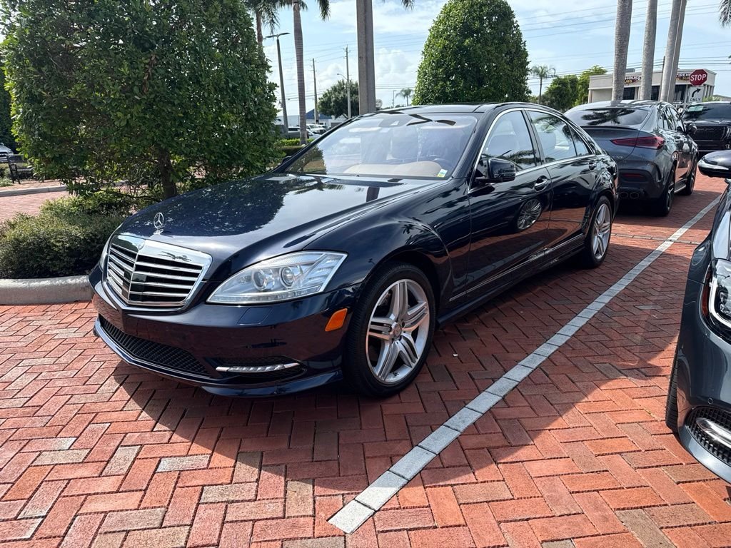 Used 2013 Blue Mercedes-Benz S 550 image 2