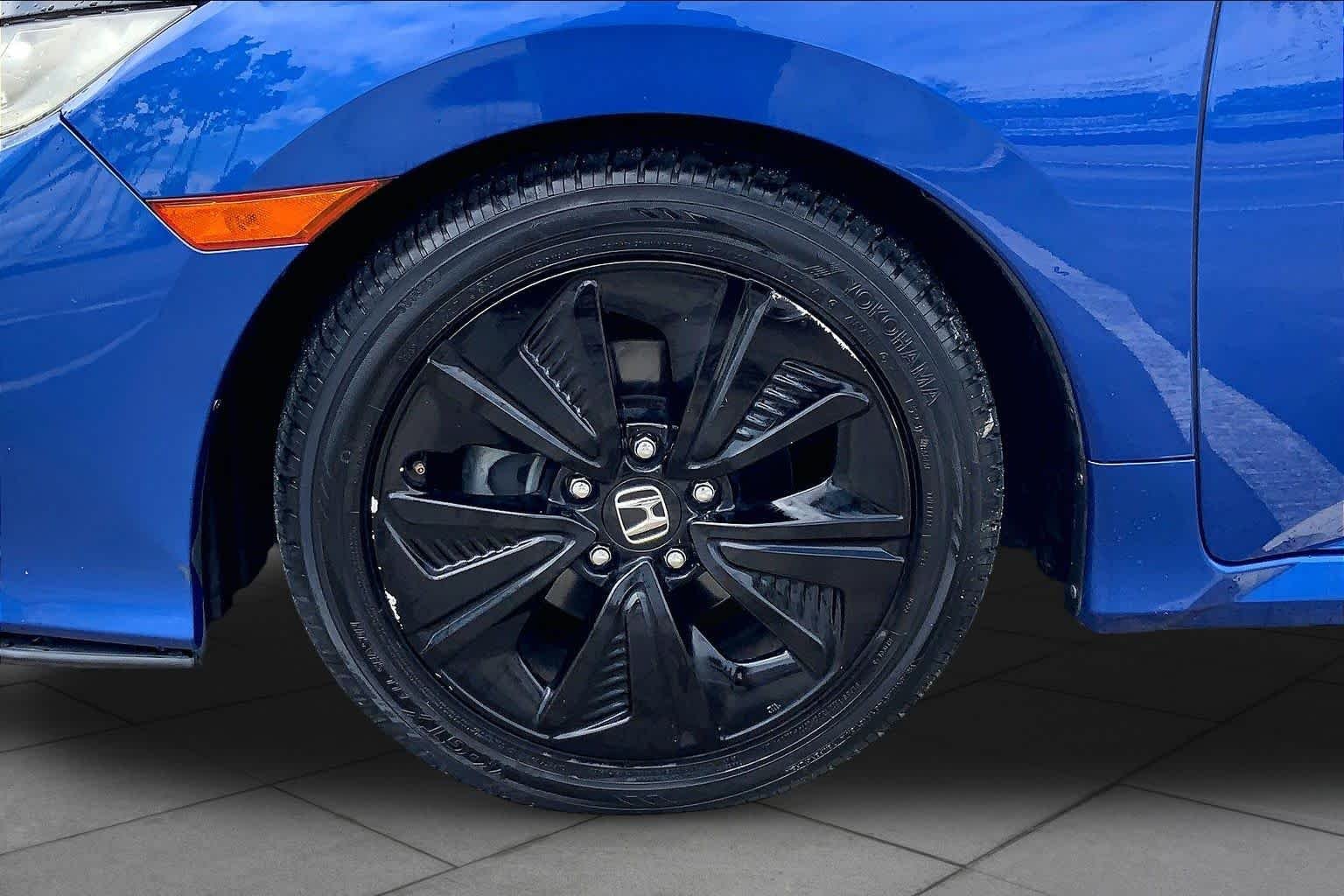 Used 2017 Aegean Blue Metallic Honda EX-L Navi image 11