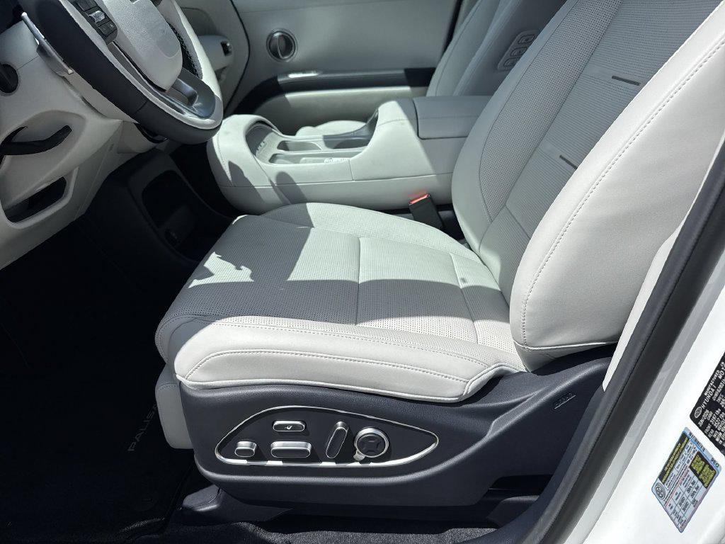 New 2027 Creamy White Pearl Hyundai Calligraphy image 14