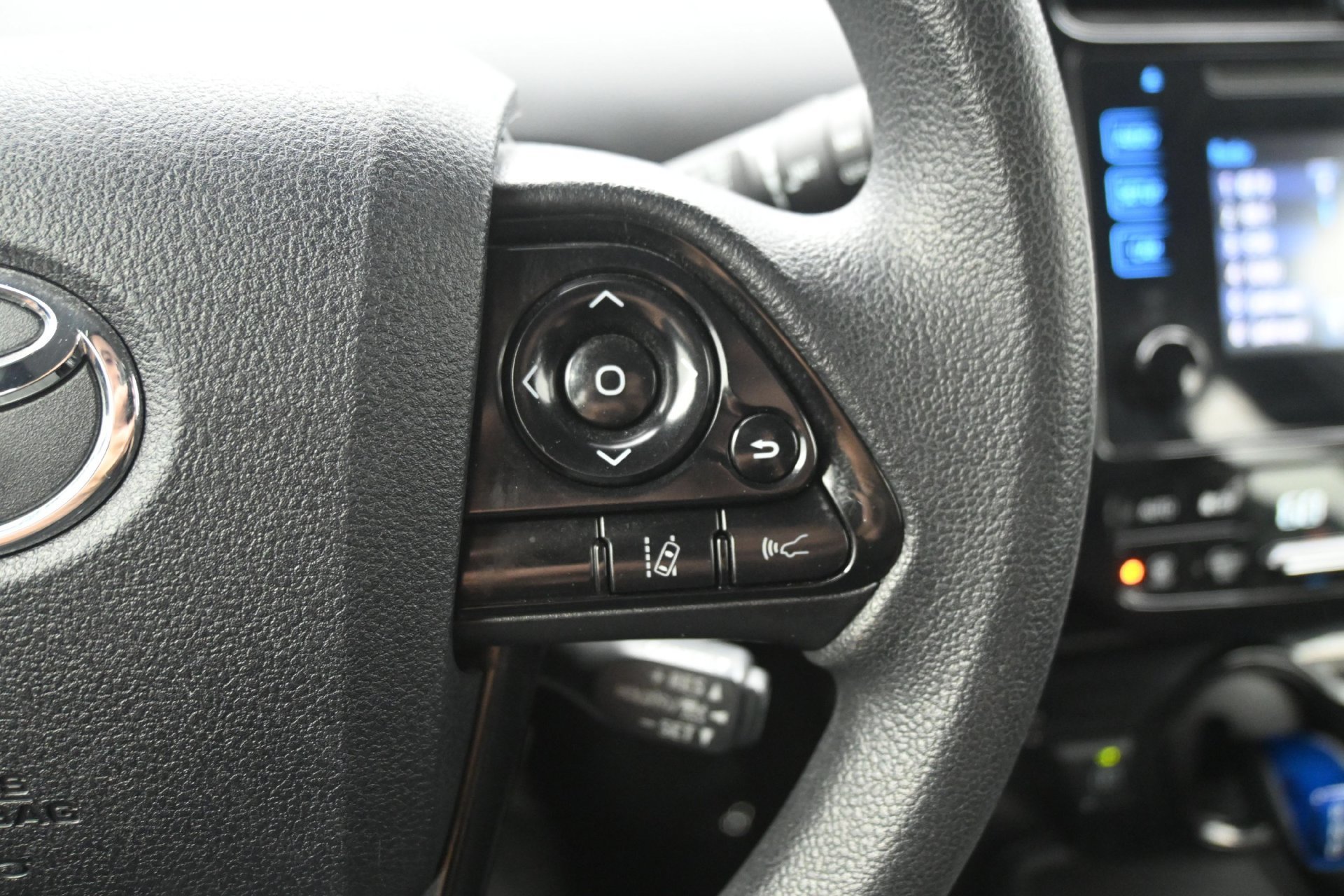 Used 2019 Magnetic Gray Metallic Toyota LE AWD-e image 23