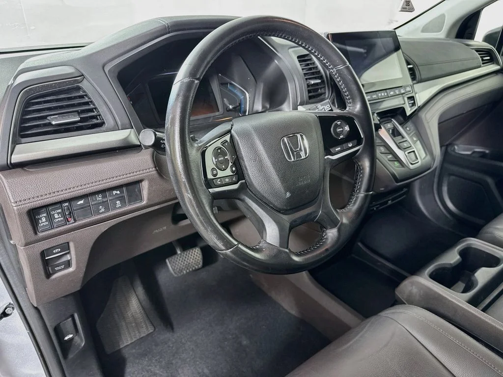 Used 2018 Silver Honda Touring image 9