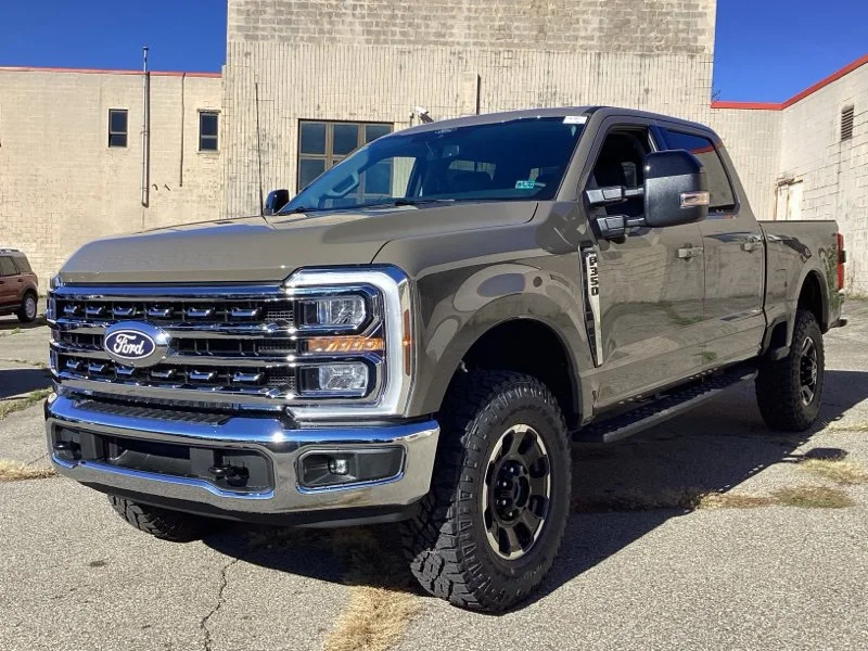 New 2027 Gray Ford Lariat image 4