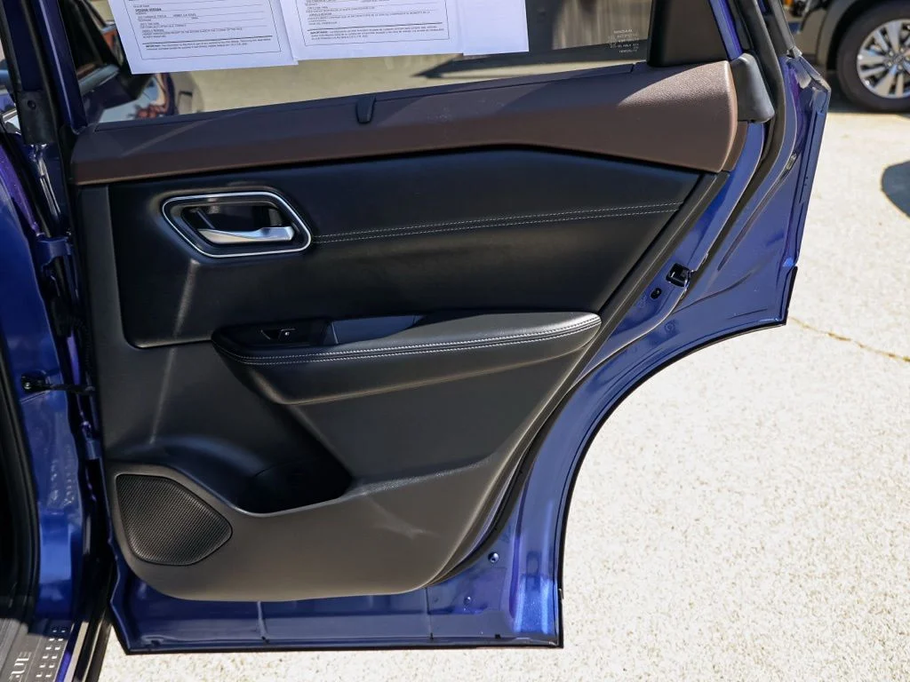 Used 2021 Blue Nissan SL image 16