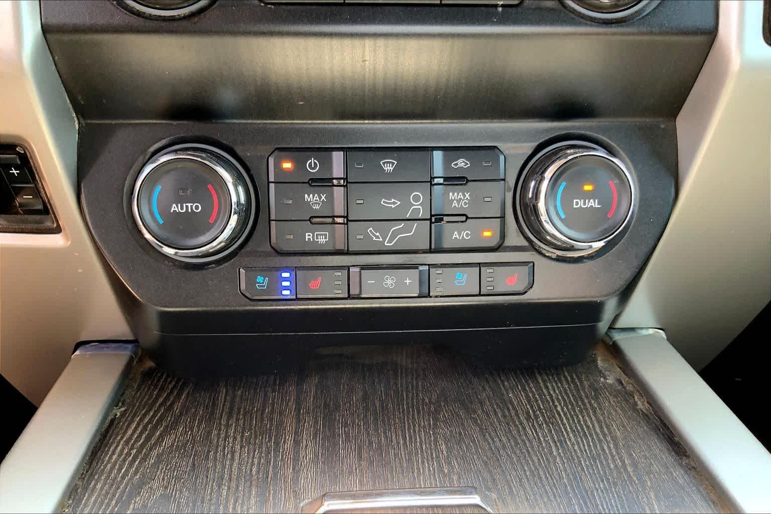 Used 2020 GRAY Ford LARIAT image 33