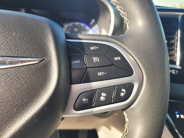 Used 2023 Black Chrysler Touring L image 27