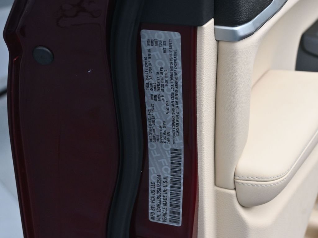 New 2025 Velvet Red Pearl-Coat Exterior Paint Jeep Limited image 19