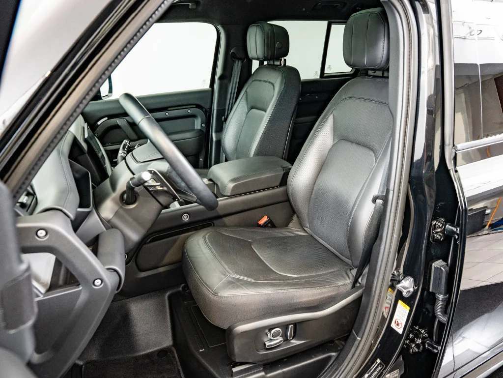 Used 2025 Black Land Rover V8 image 24