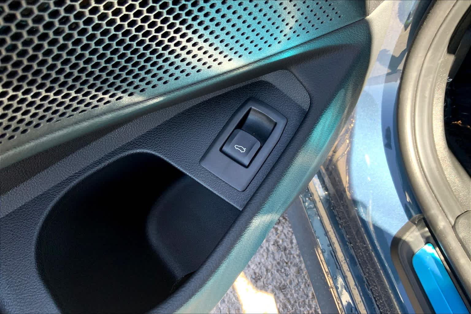 New 2025 Arctic Race Blue Metallic BMW 330i xDrive image 18