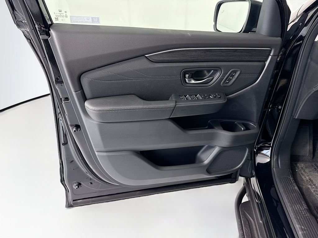 New 2026 Crystal Black Pearl Honda Touring image 9