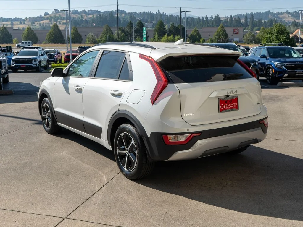 New 2026 Snow White Pearl Kia EX image 5