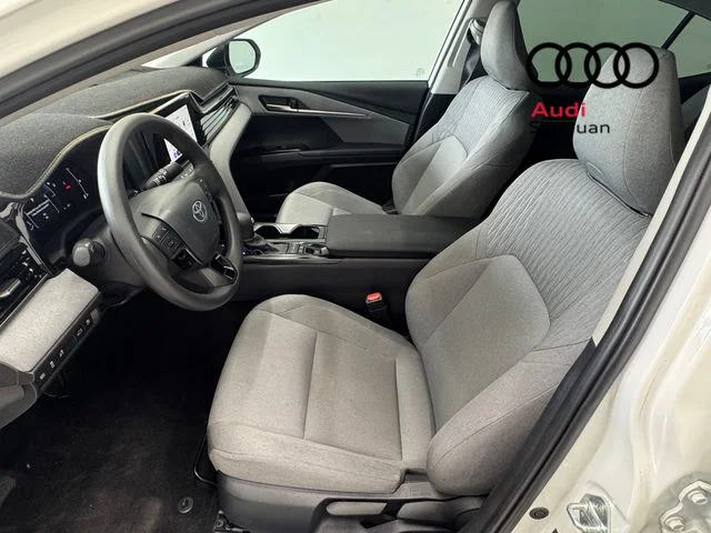 Used 2025 White Toyota LE image 21