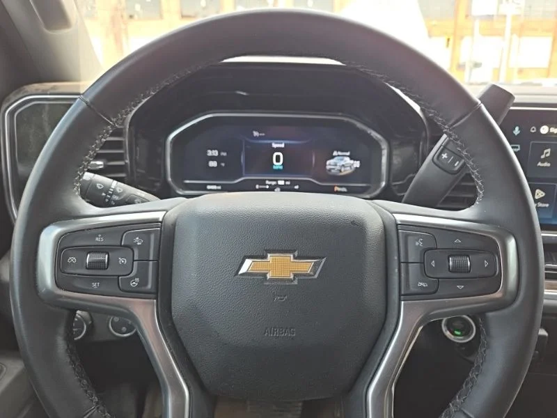 Used 2025 White Chevrolet LT image 11