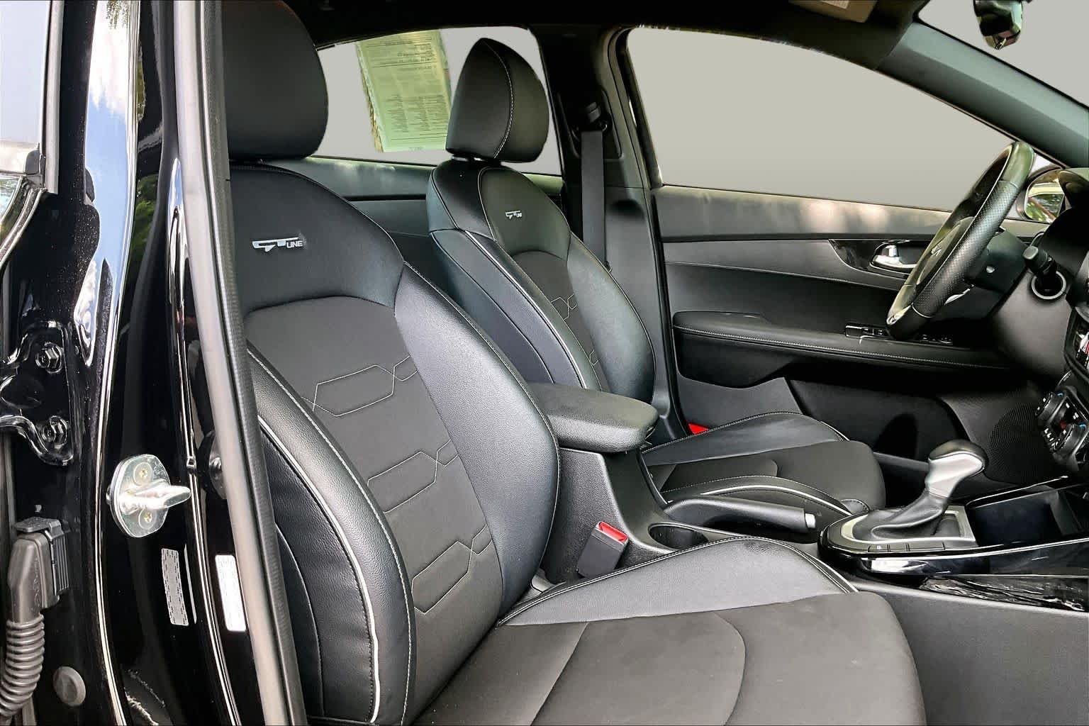 Used 2023 Aurora Black Kia GT-Line image 9
