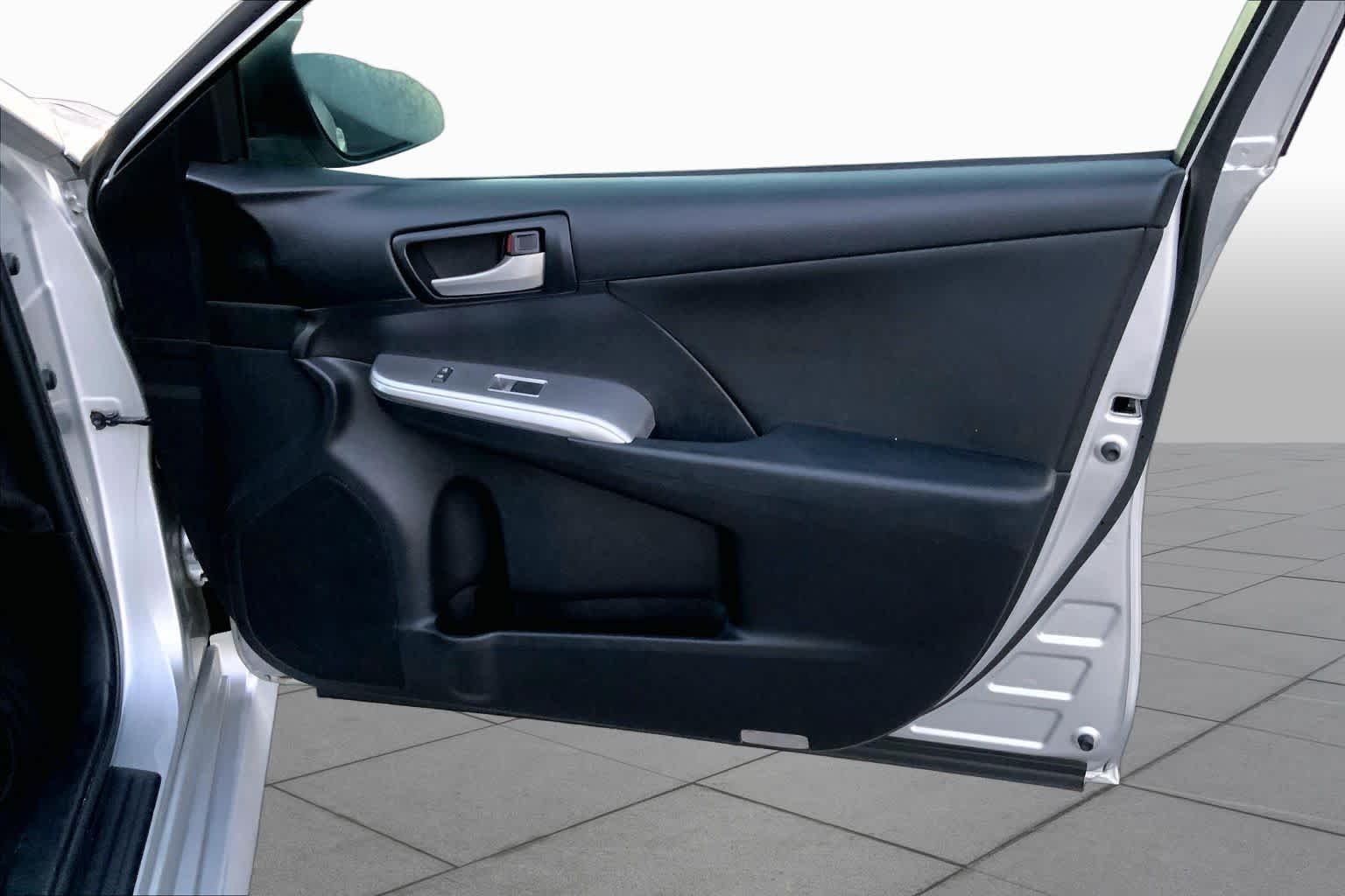 Used 2013 Classic Silver Metallic Toyota SE image 21