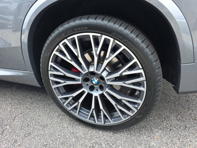 Used 2025 Gray BMW xDrive40i image 11