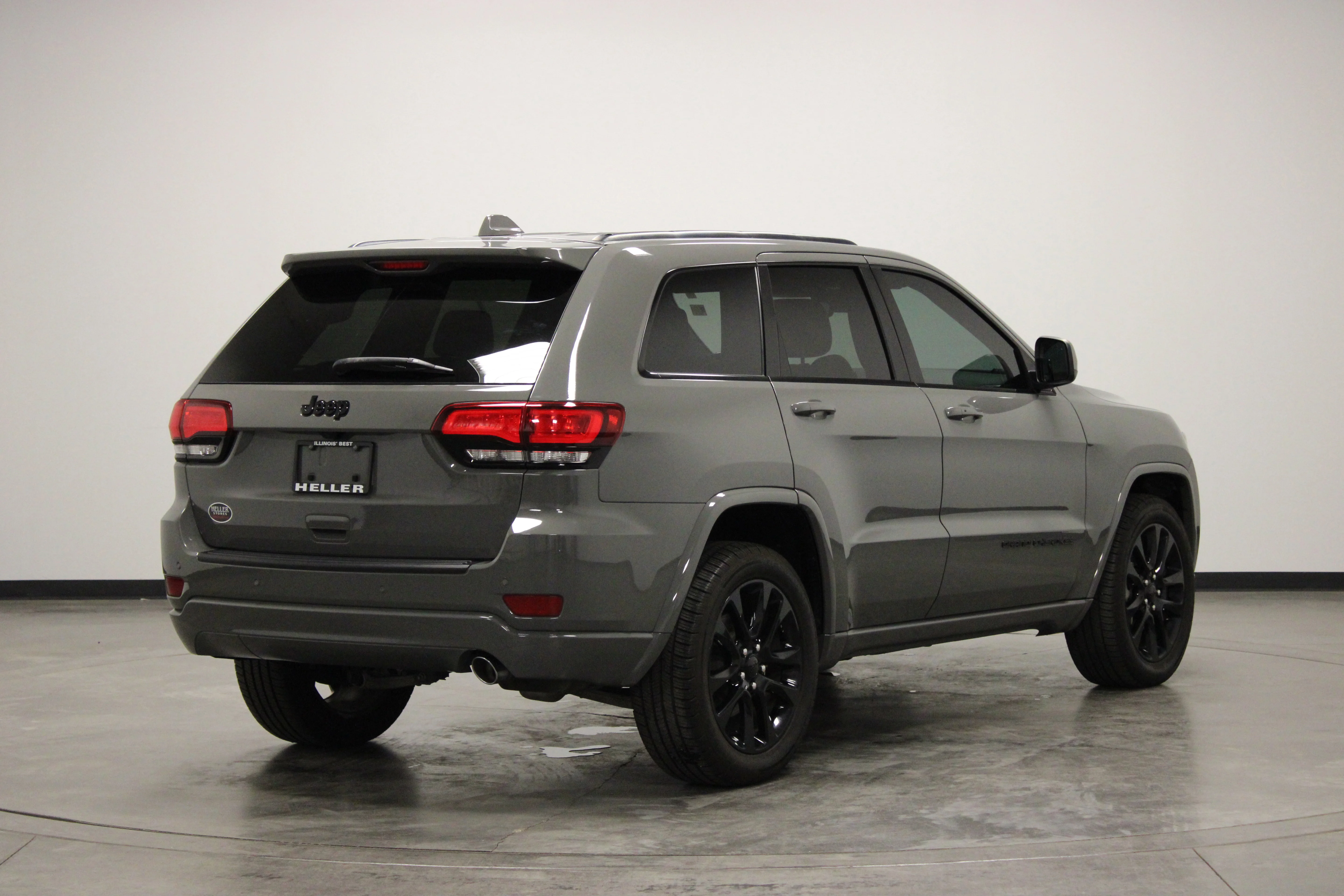 Used 2020 Sting-Gray Clearcoat Jeep Altitude image 8