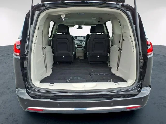 Used 2024 Black Chrysler Touring L image 11