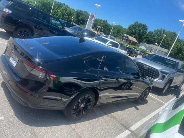 Used 2025  Honda SE image 7