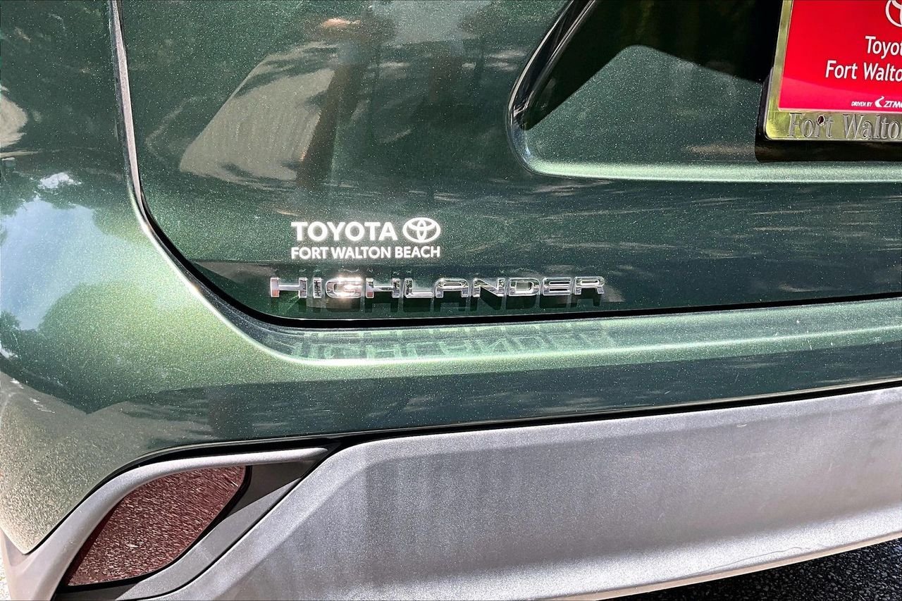 Used 2023  Toyota XLE image 27