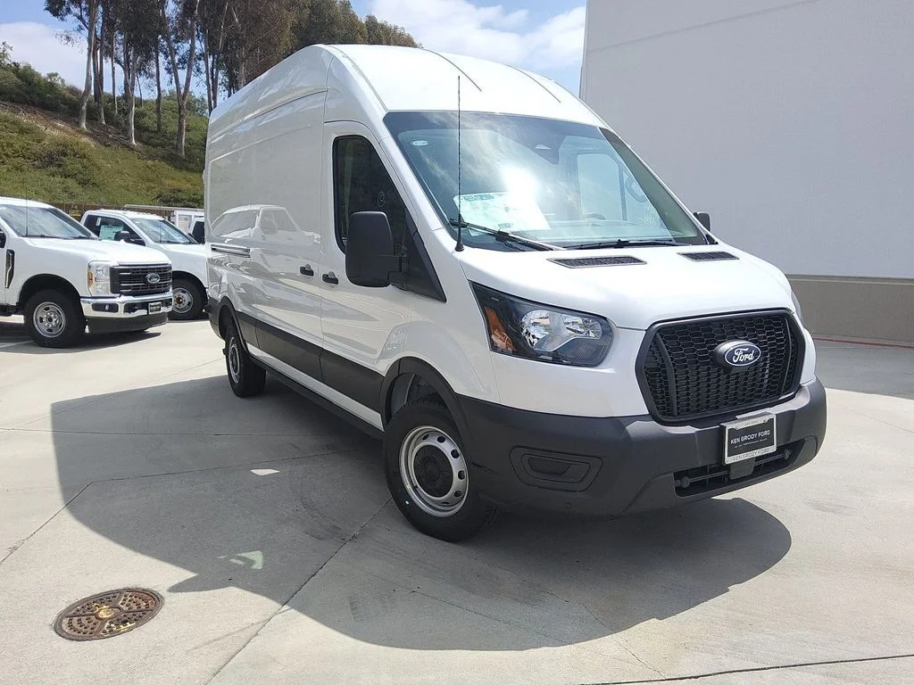 New 2026 Oxford White Ford Base image 3