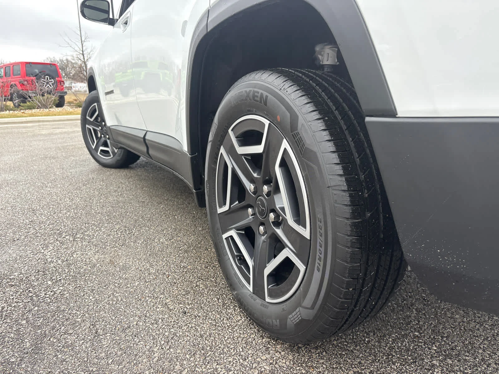 New 2026 Bright White Clear-Coat Exterior Paint Jeep Limited image 6