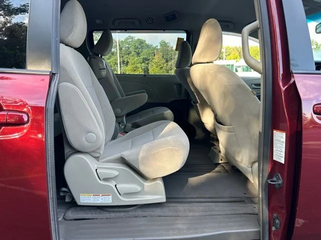 Used 2015 Red Toyota LE image 43