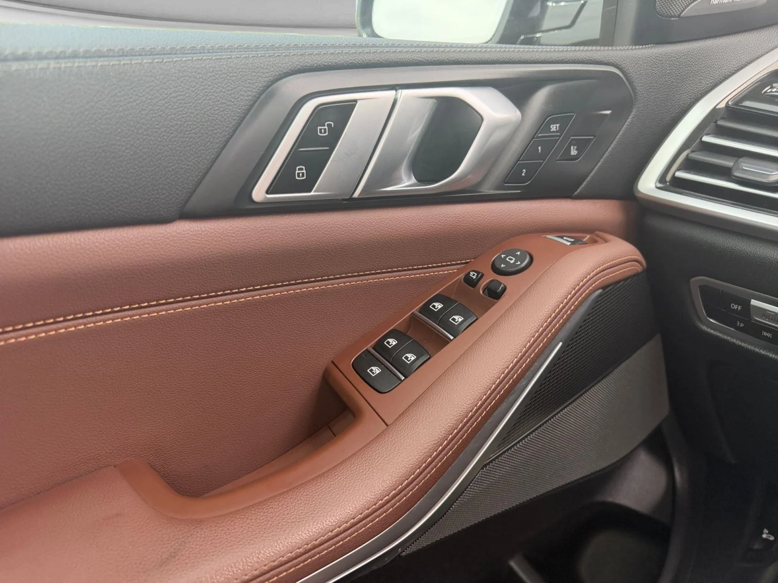 Used 2022 Carbon Black Metallic BMW M50i image 18