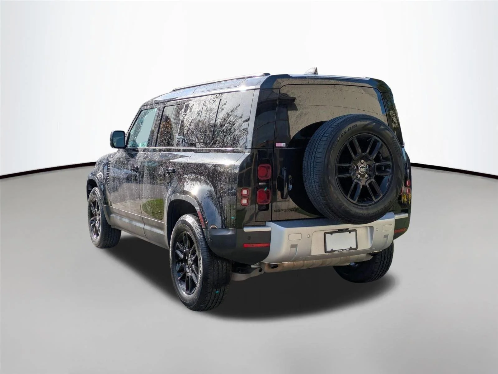 Certified Used 2025 Santorini Black Metallic Land Rover S image 7