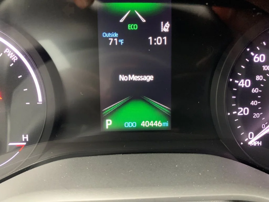 Used 2021  Toyota LE image 32