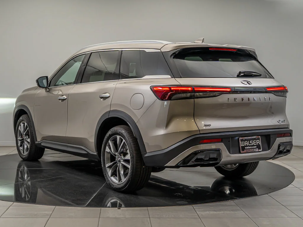 Used 2023 Warm Titanium INFINITI LUXE image 7