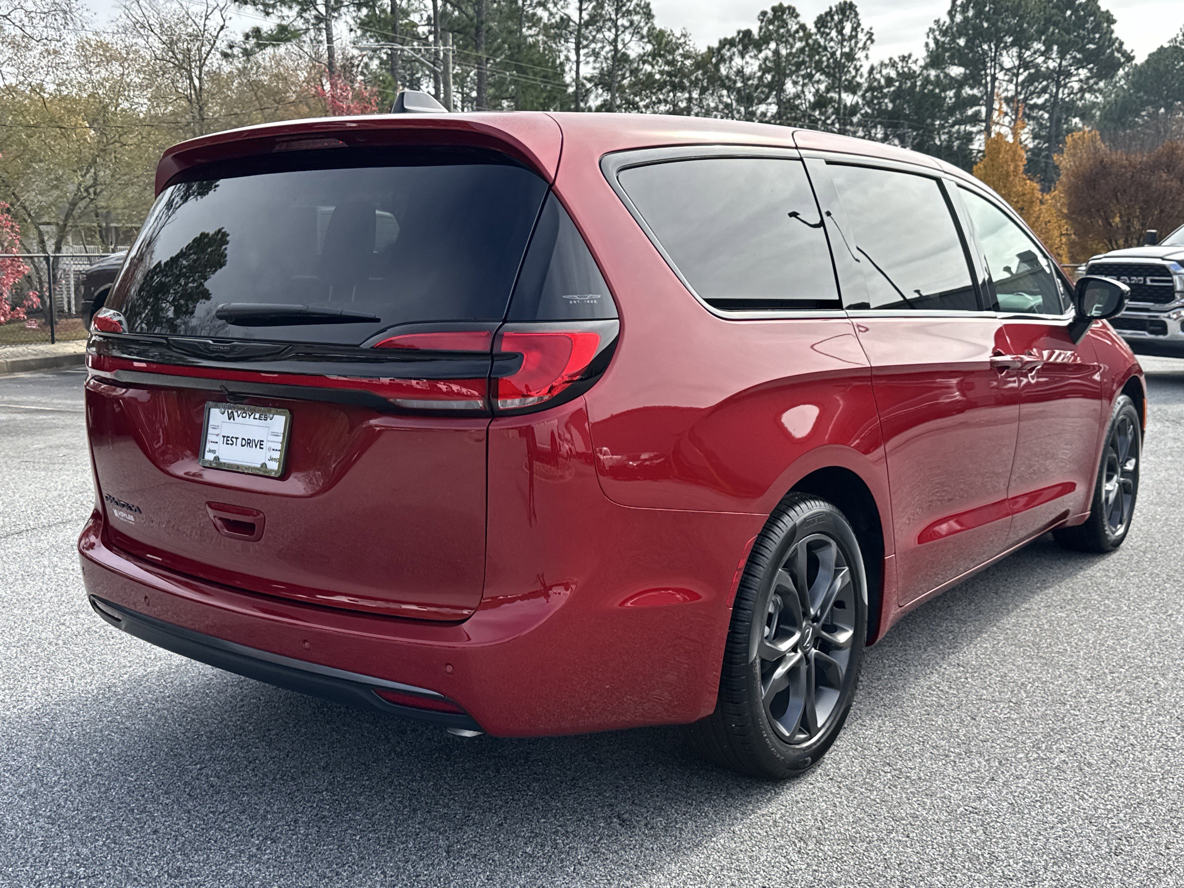New 2026 Red Hot Pearl-Coat Exterior Paint Chrysler Select image 8