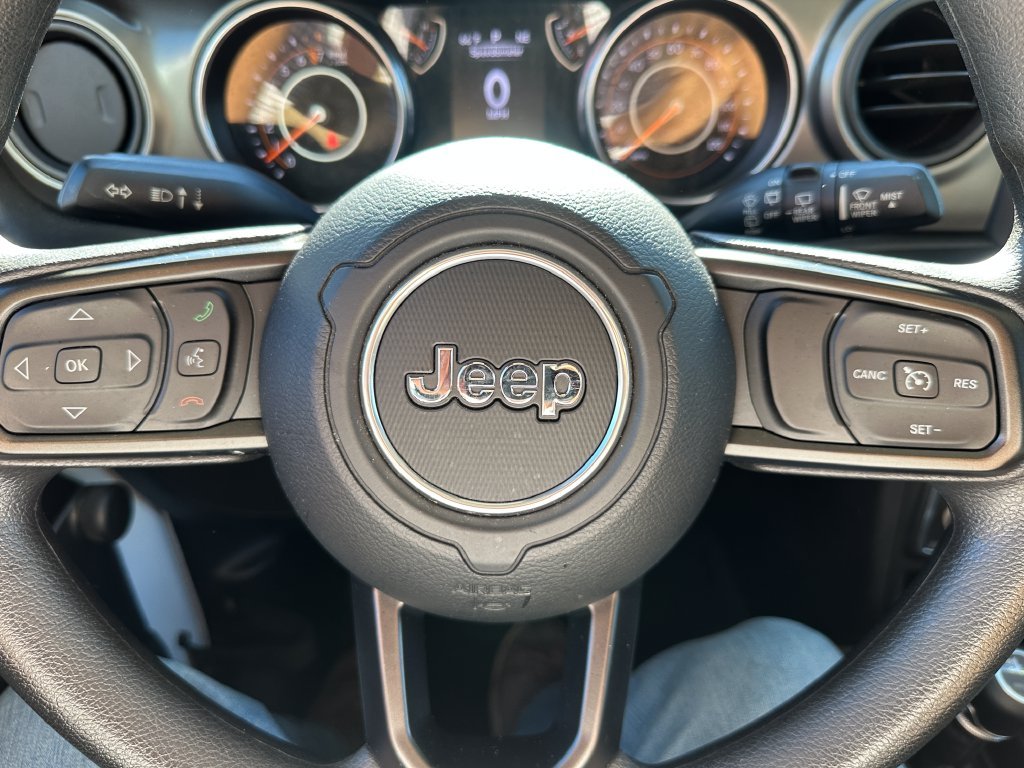 Used 2018 White Jeep Unlimited Sport image 15