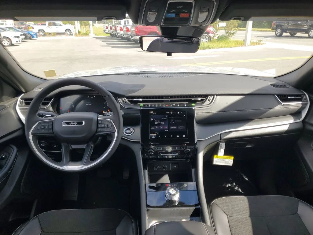 2025 Jeep Grand Cherokee Altitude - Photo 22