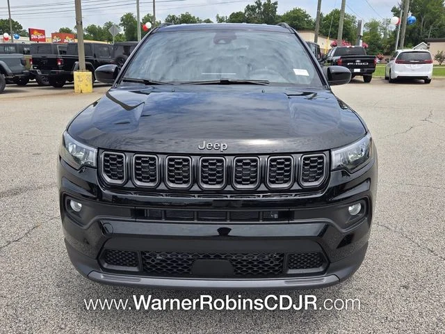 New 2026 Diamond Black Crystal Pearl-Coat Exterior Paint Jeep Latitude image 2