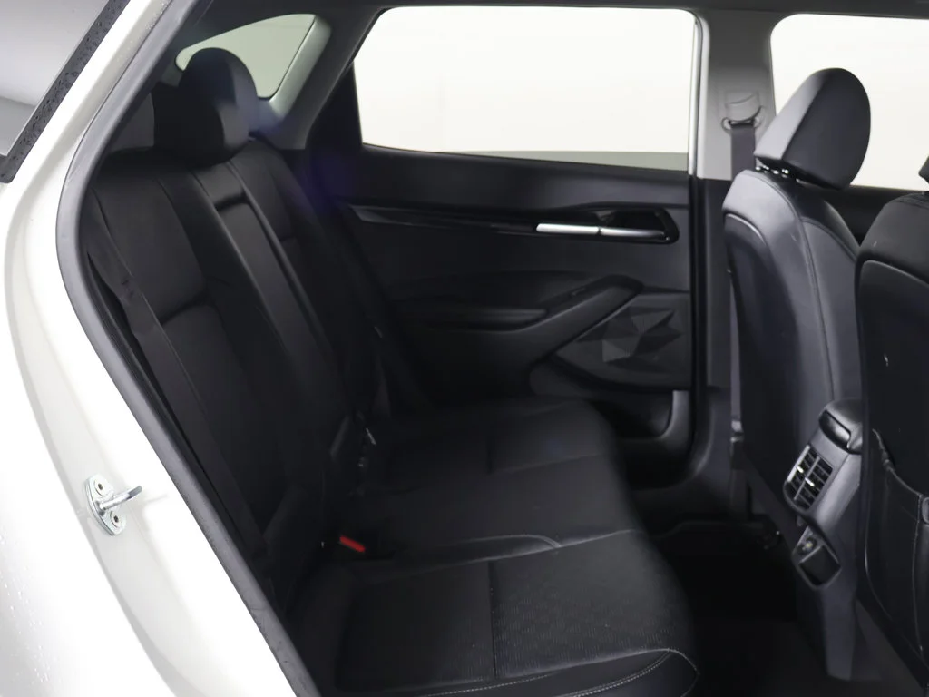 Used 2021 White Kia EX image 31