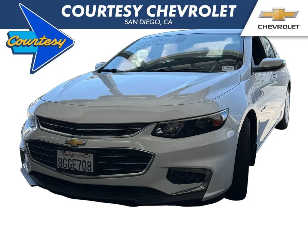 Used 2018 SUMMIT WHITE Chevrolet LT image 1