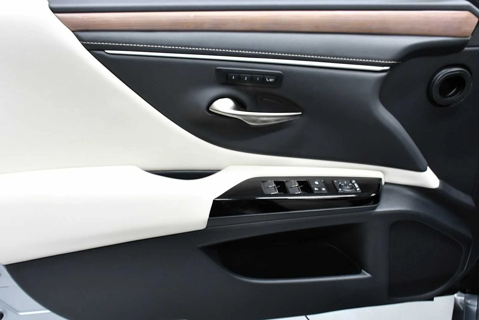 Used 2025 Iridium Lexus  image 15