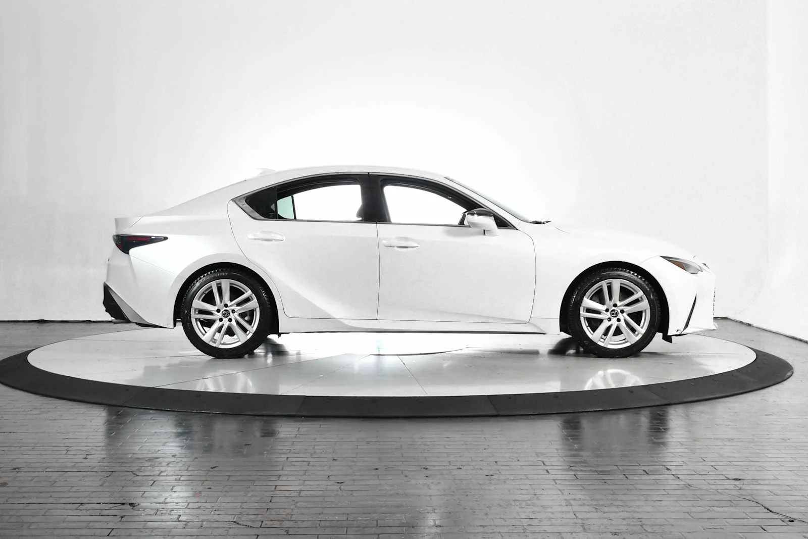 Certified Used 2021 Eminent White Pearl Lexus  image 8