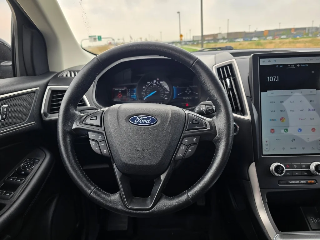 Used 2022 Agate Black Metallic Ford SEL image 27