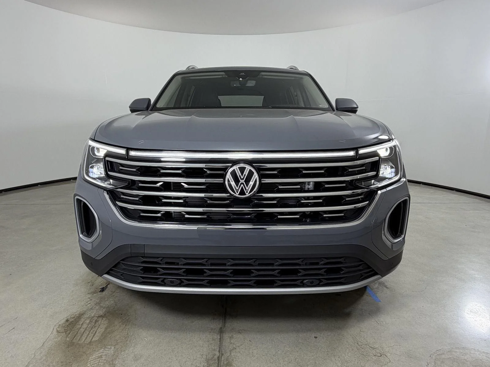 New 2026 Pure Gray Volkswagen 2.0T SEL image 2