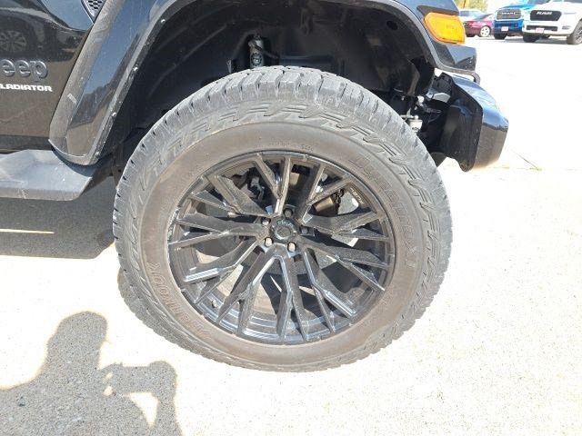 Certified Used 2023 Black Clearcoat Jeep High Altitude image 9