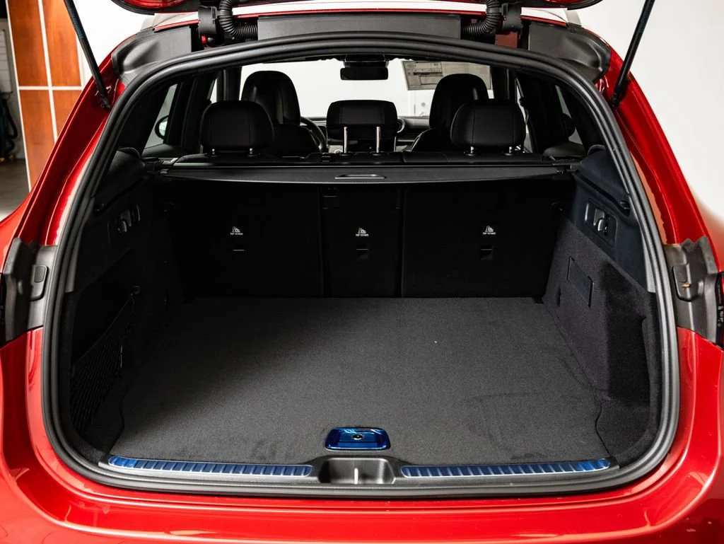 New 2026 Manufaktur Patagonia Red Mercedes-Benz GLC 300 image 20