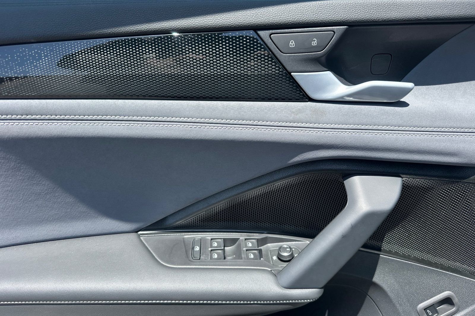 New 2026  Volkswagen 2.0T SE R-Line Black image 11