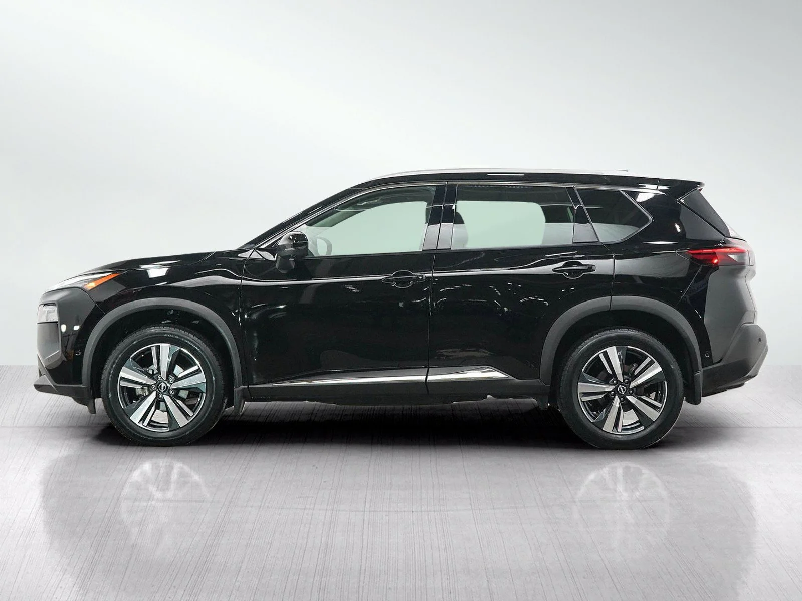 Used 2023 Nissan Rogue SL with VIN 5N1BT3CB5PC895696 for sale in Burnsville, Minnesota