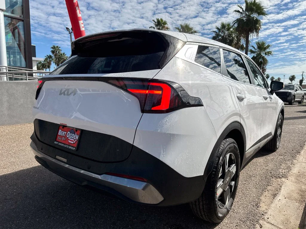 New 2027 White Kia LX image 4
