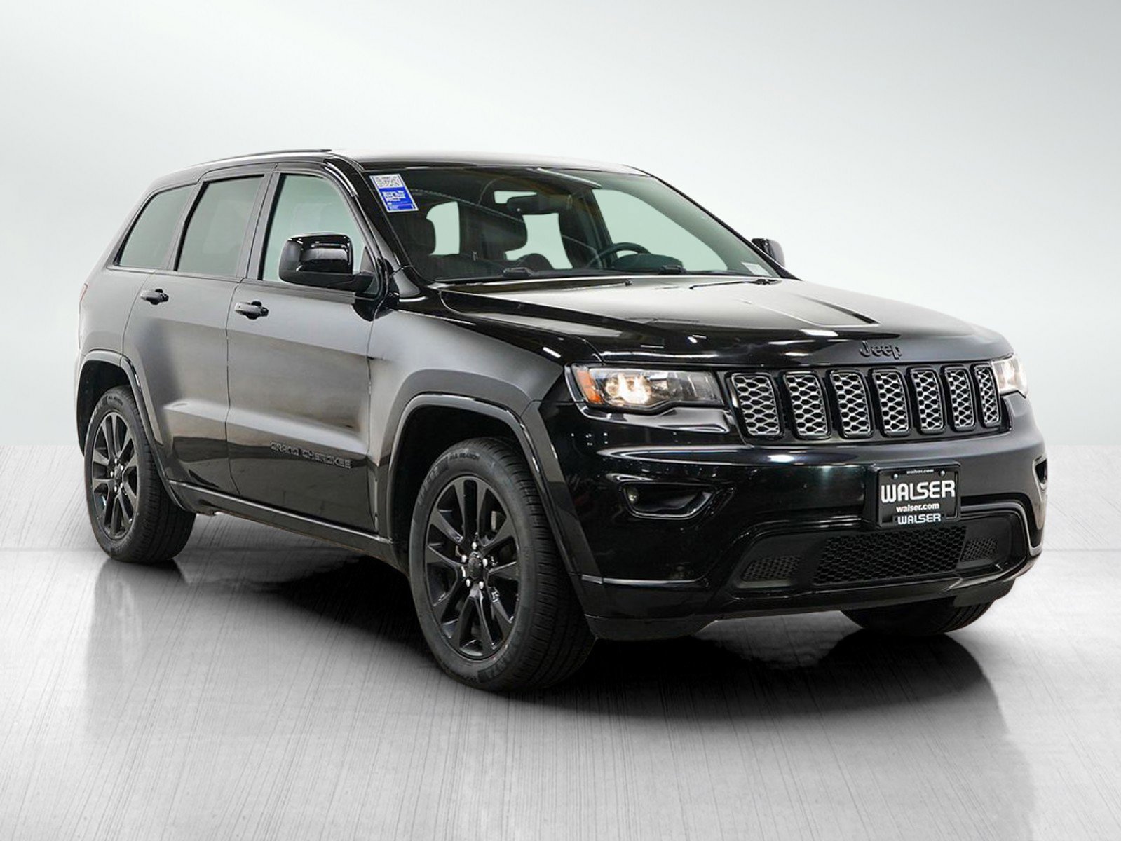 Used 2017 Diamond Black Crystal Pearlcoat Jeep Altitude 4x4 *Ltd Avail* image 8