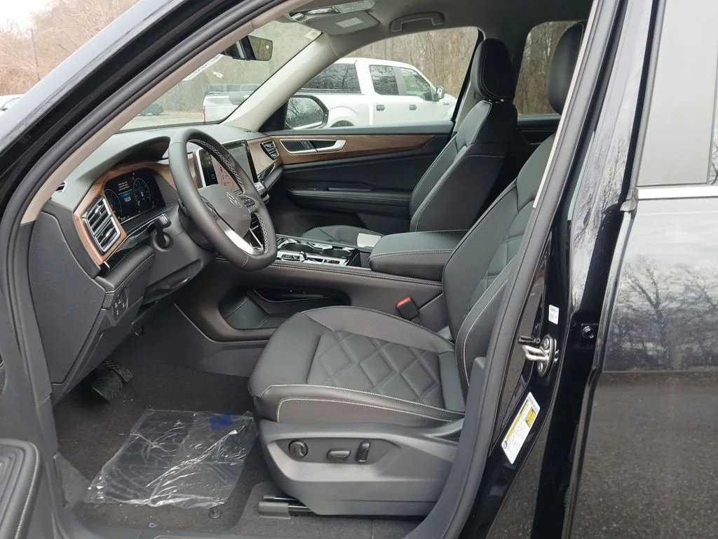 New 2026 Black Volkswagen 2.0T SE w/Technology image 9