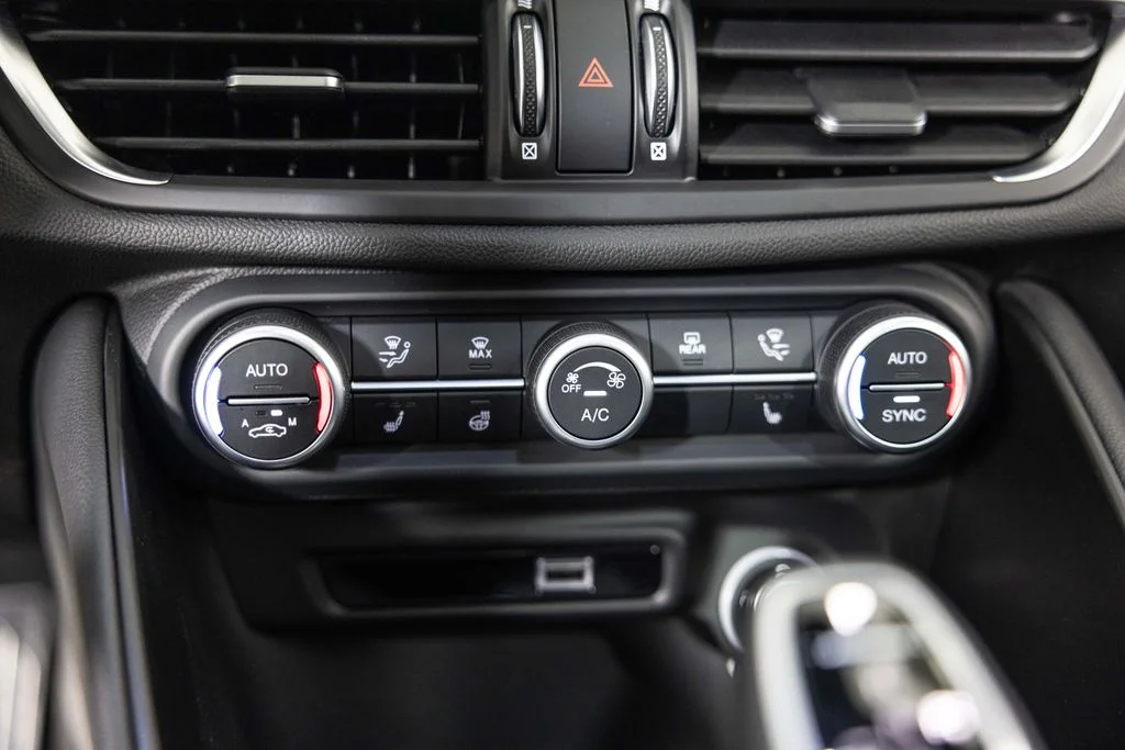 2026 Alfa Romeo Giulia Base - Photo 25
